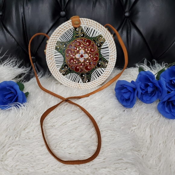 🔥🔥NWT Med Size Round Handwoven Rattan Wht Bag - Picture 5 of 6